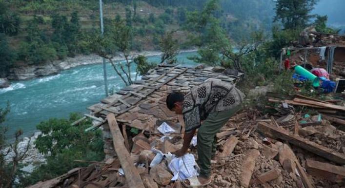 Nepal quake: UN response continues, as aftershocks leave families traumatized