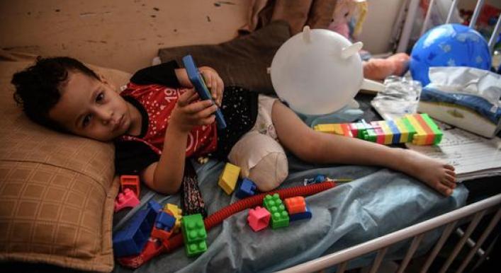 Gaza fighting spreads into hospitals where there’s ‘no way in and out’