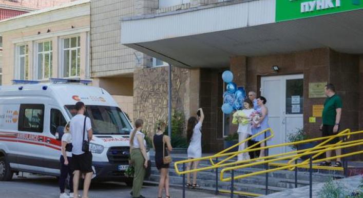 Kyiv hospital struggles to care for patients amid air strikes